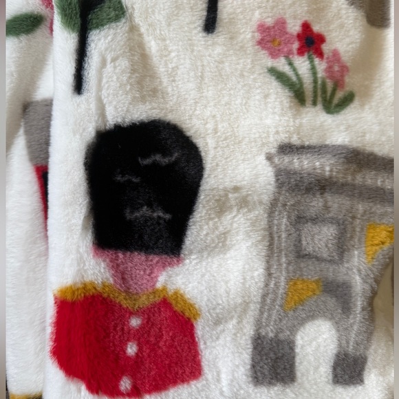 Isaac Mizrahi Destination Blanket LONDON - Picture 2 of 2